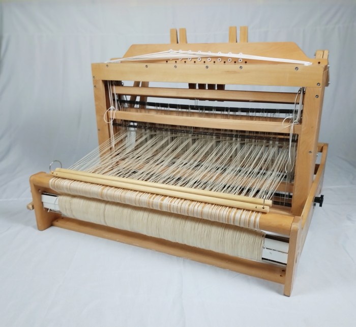 Knitting looms loom yarn different